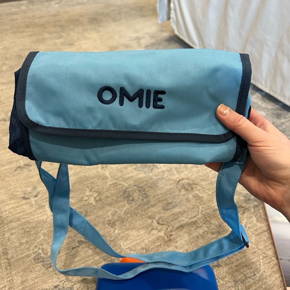 Omie BUNDLE!! Blue Insulated Lunch Bag, lunch box and accessories